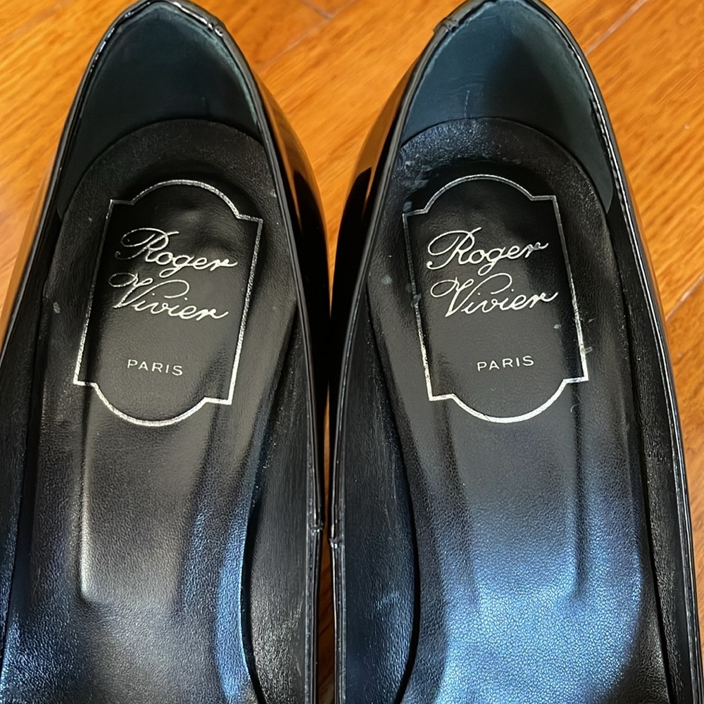 Roger Vivier black patent pumps kitten heels with classic silver square buckle - Picture 5 of 8